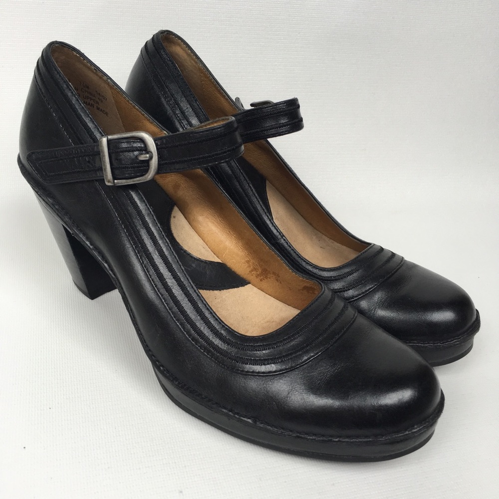 Clark’s Sz 7.5M Black Leather Mary Jane Heeled